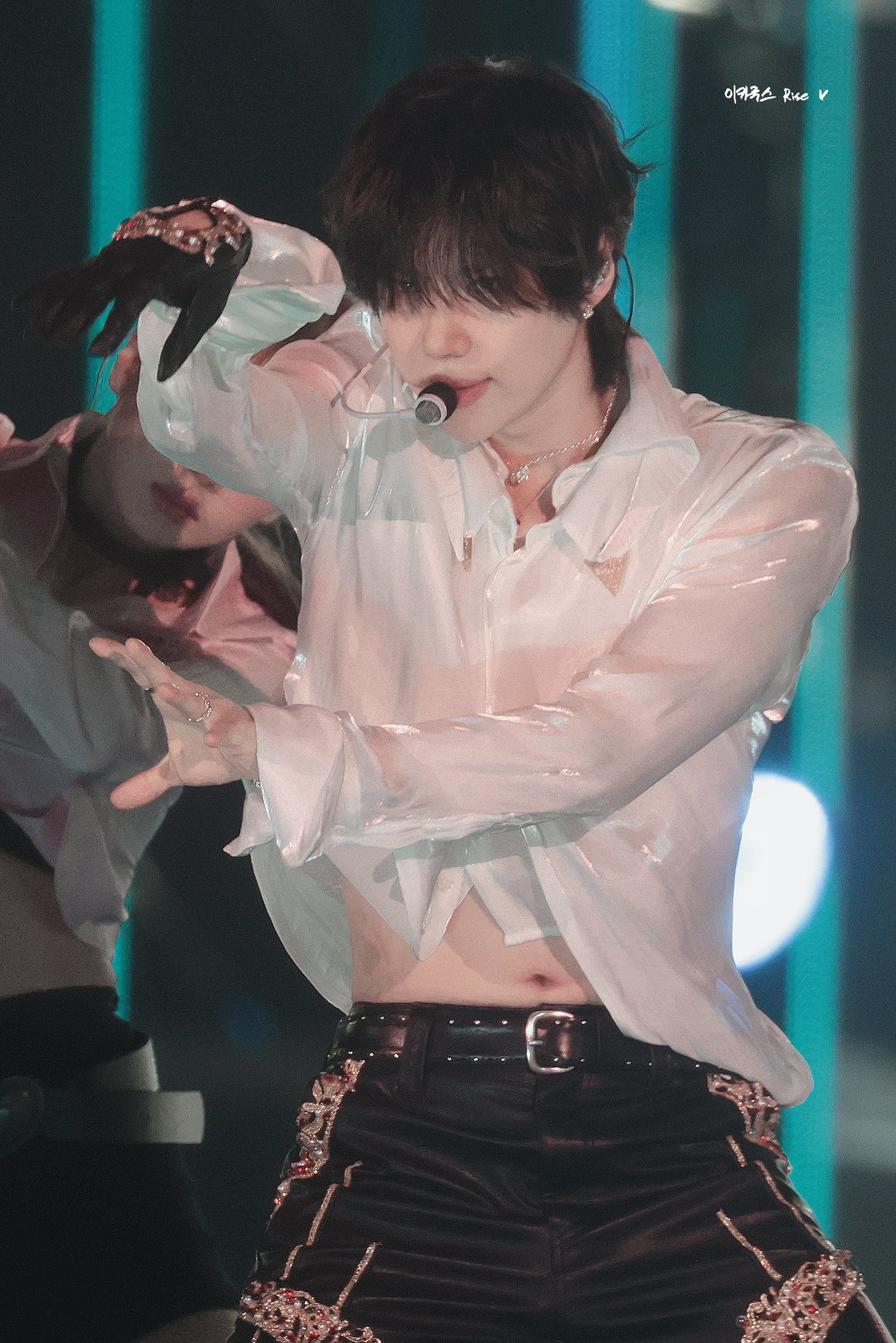 Behind-the-scenes cut of Taemin (SHINee)