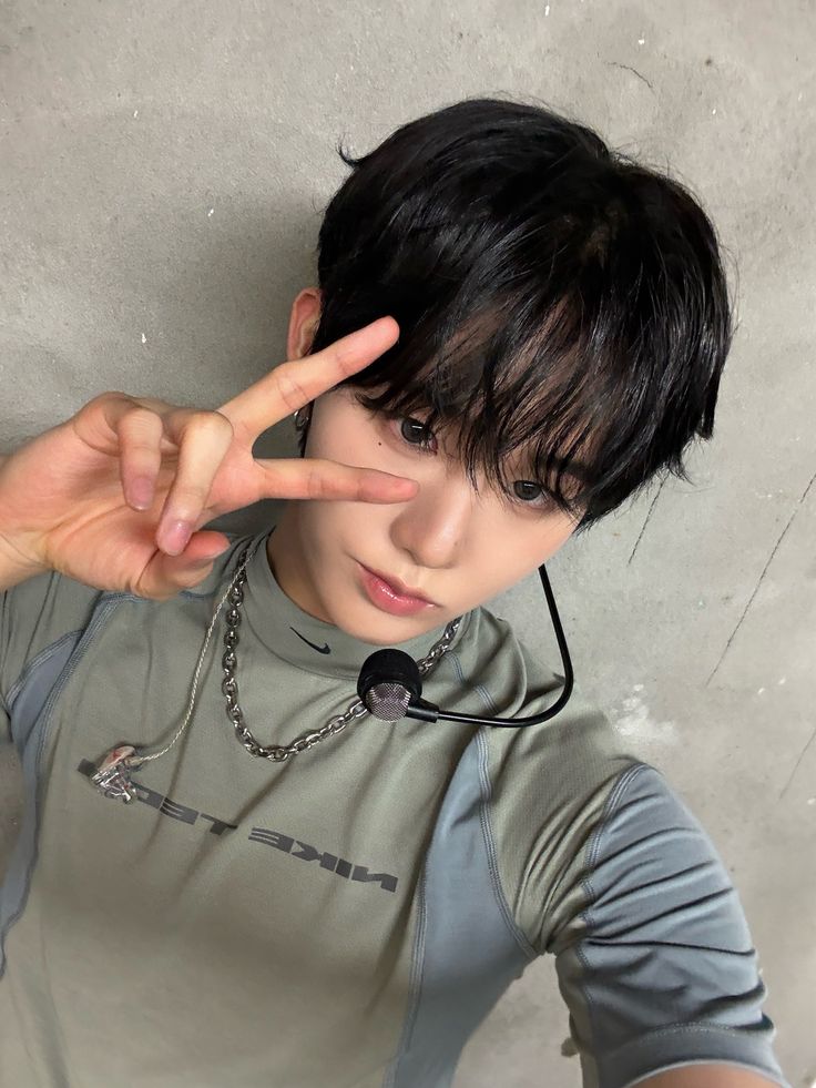 Behind-the-scenes cut of EVNNE