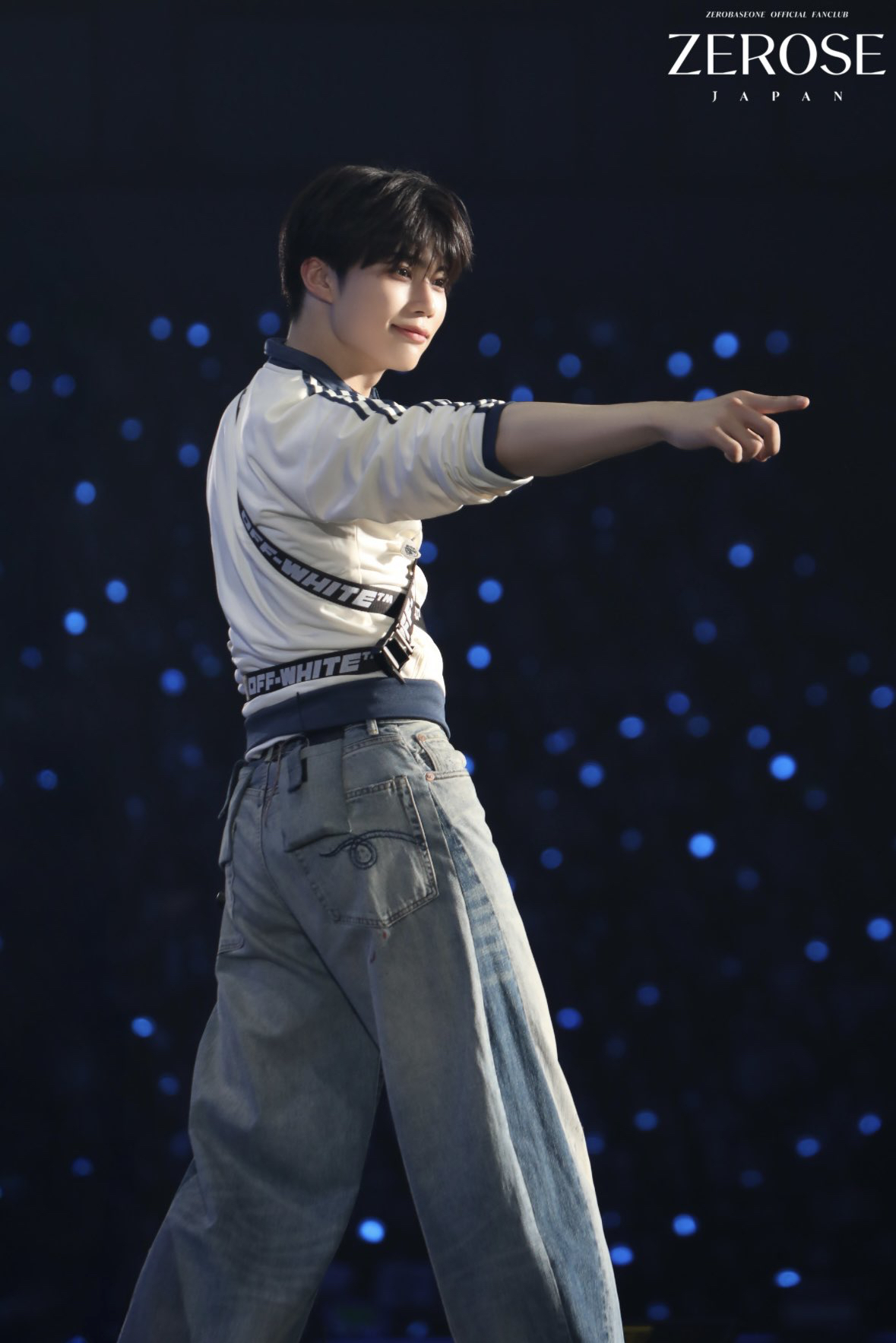 パク・ゴヌク (ZEROBASEONE)の舞台裏ショット