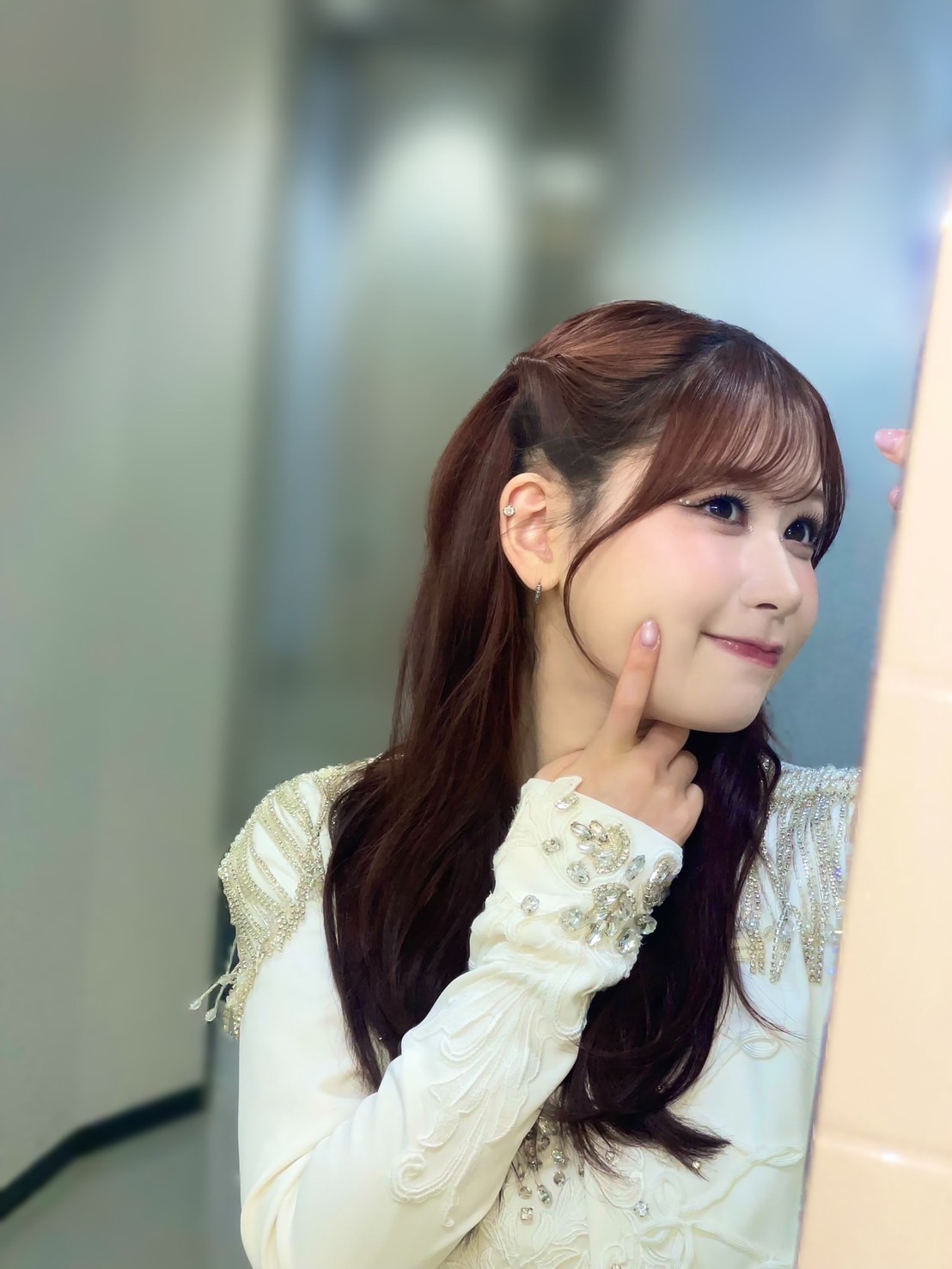 Behind-the-scenes cut of Kasahara Momona (ME:I)