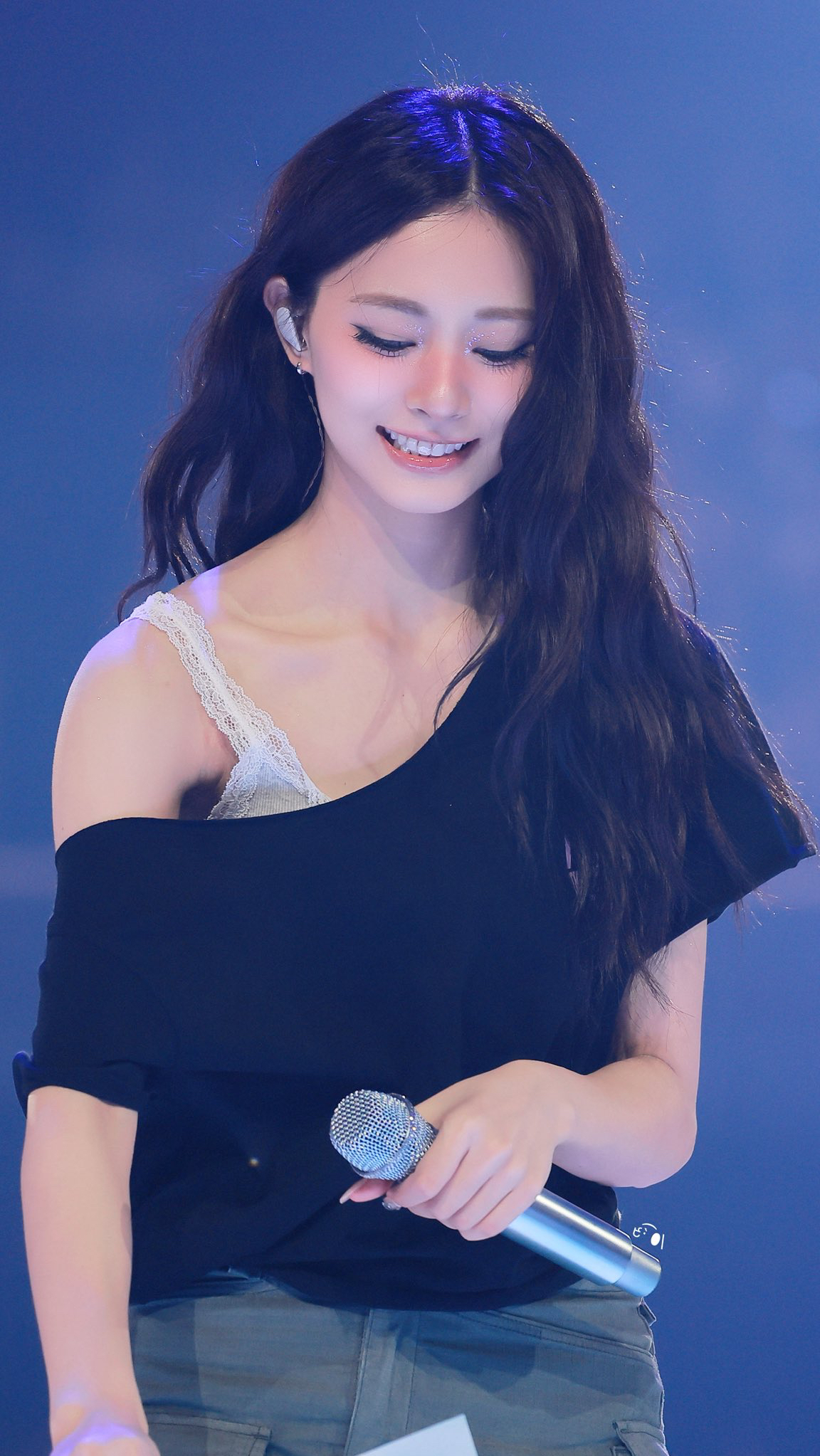 A heartfelt wallpaper shared by Tzuyu (TWICE)'s fans