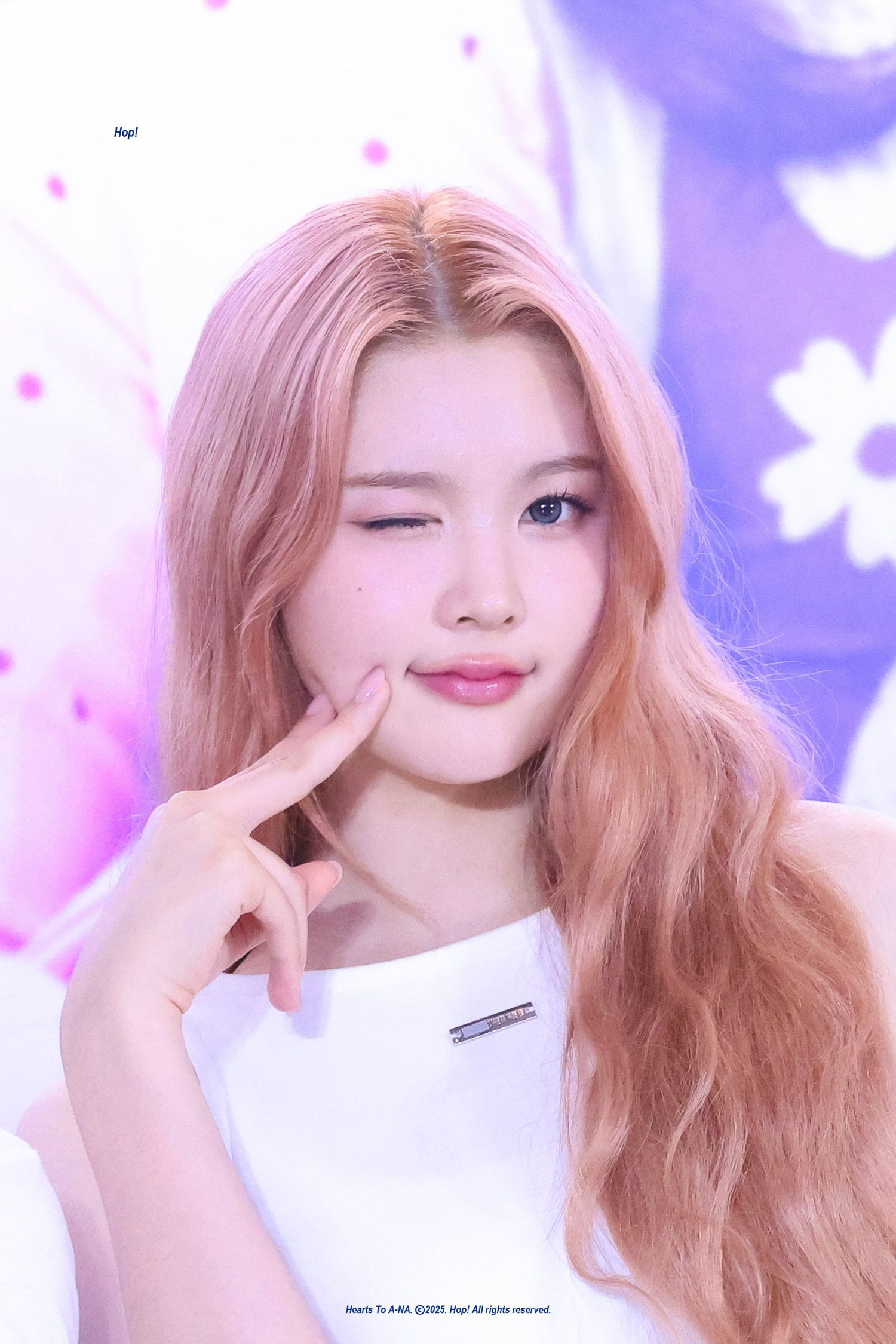 Behind-the-scenes cut of A-na (Hearts2Hearts)