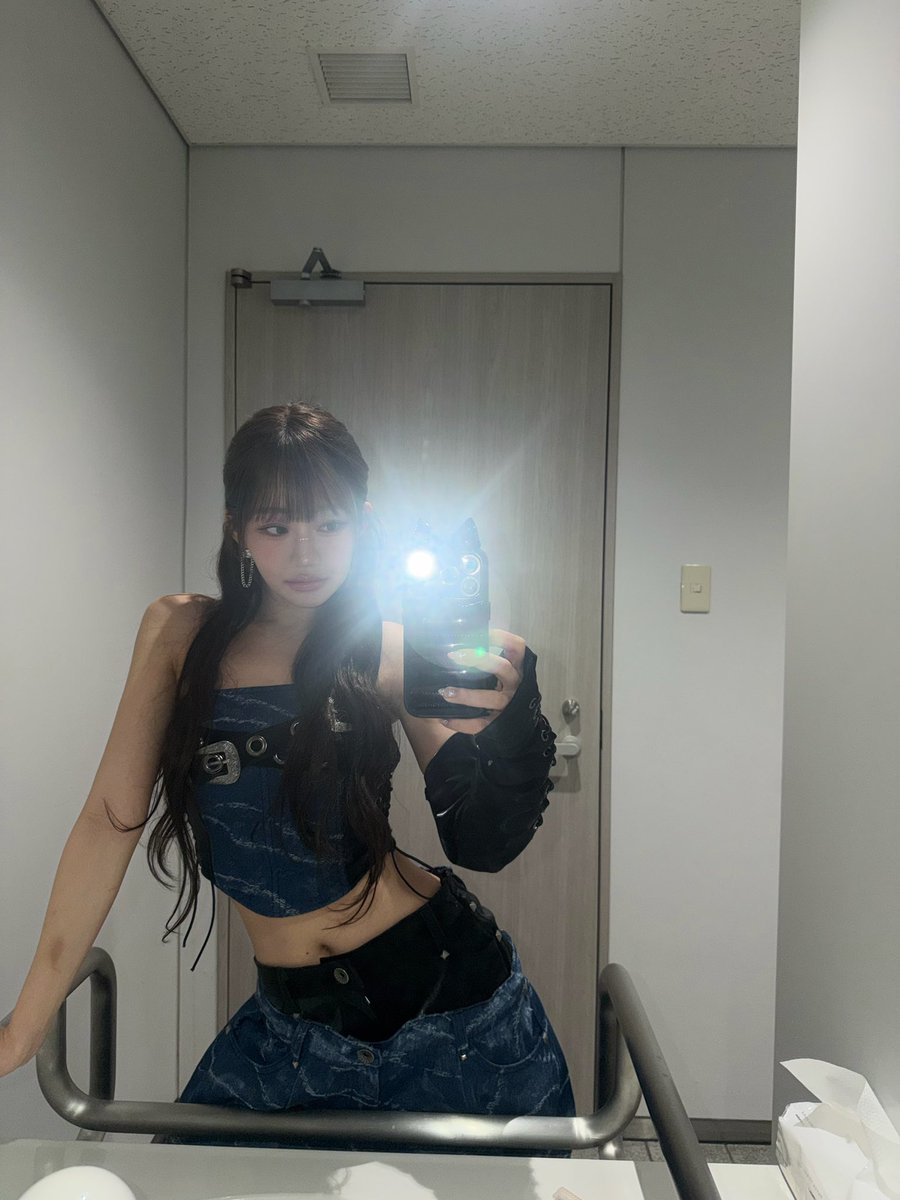 Behind-the-scenes cut of KISS OF LIFE