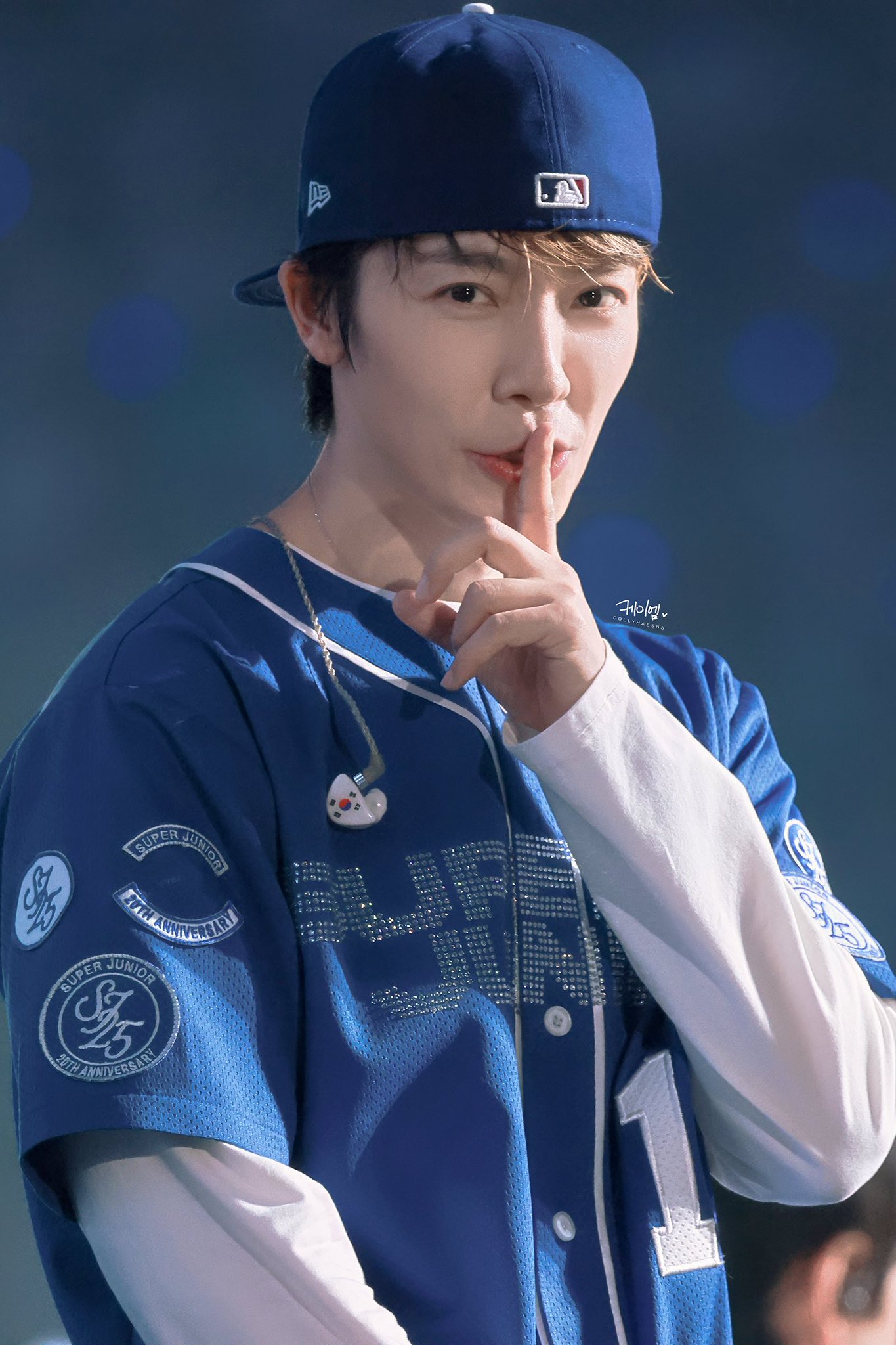 Behind-the-scenes cut of Donghae (Super Junior)