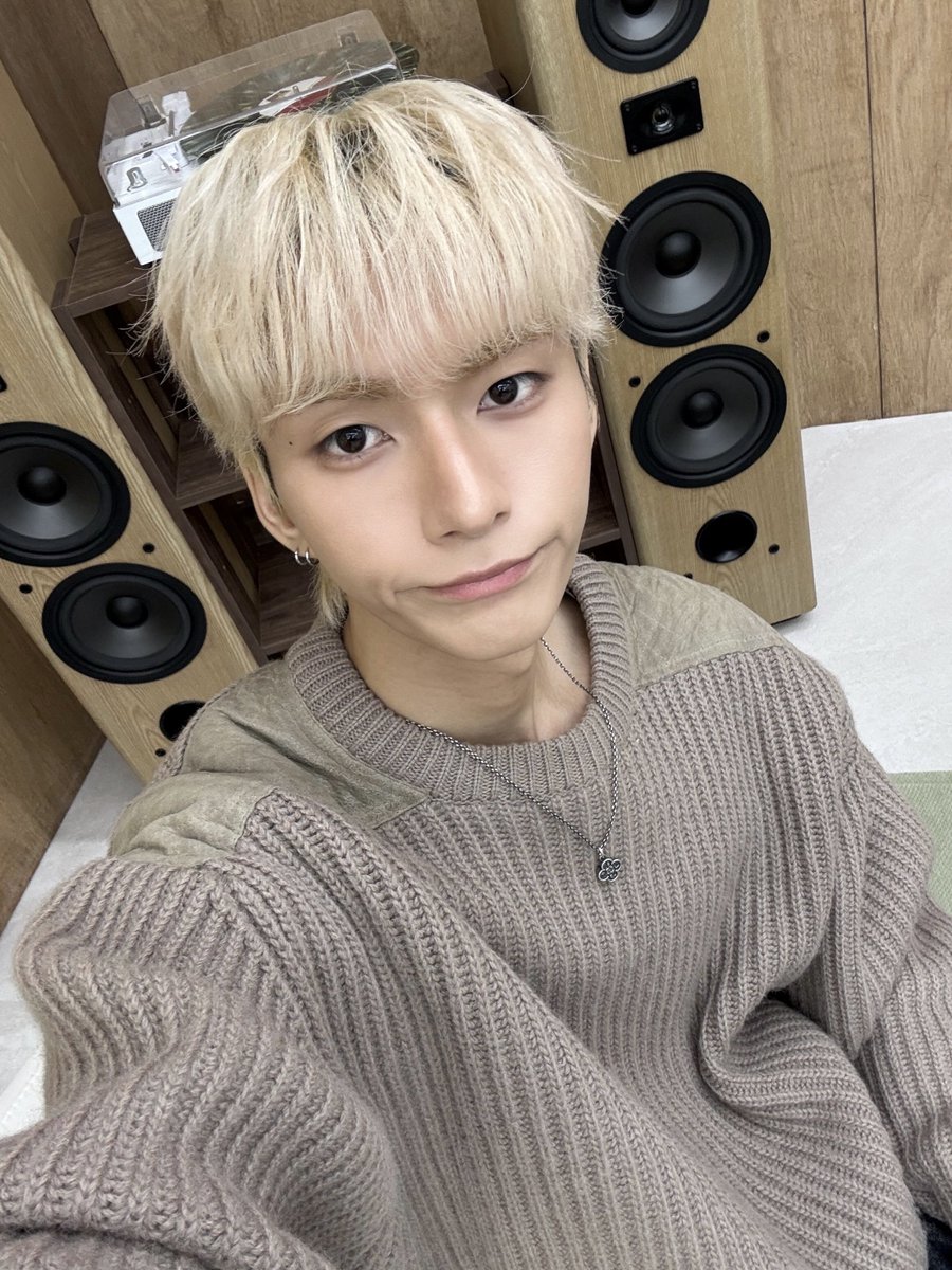 A moment captured by Xdinary Heroes's fan