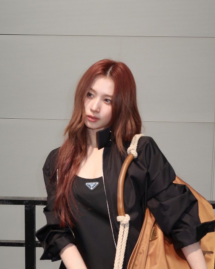 Behind-the-scenes cut of Sana (TWICE)