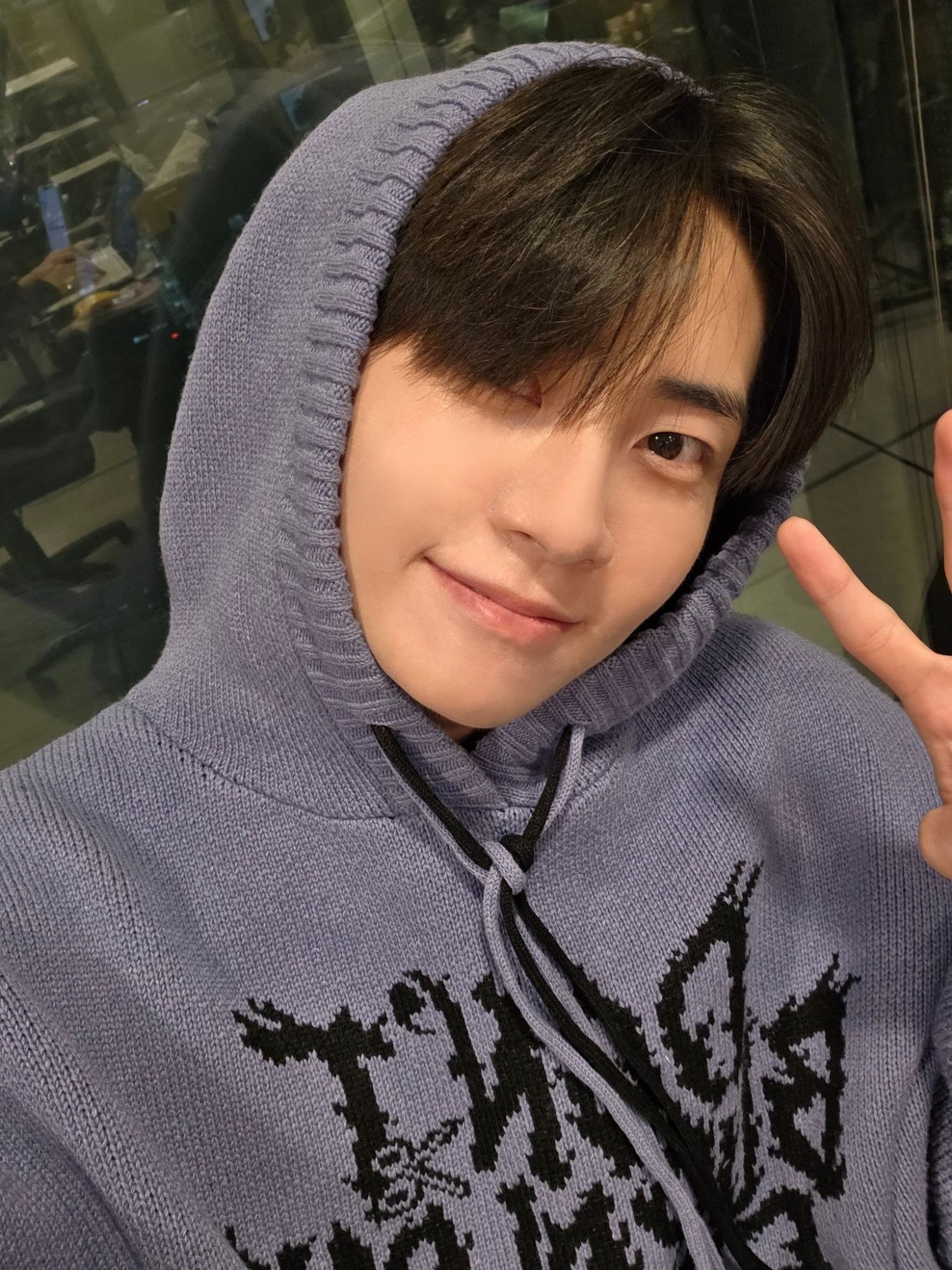 A moment captured by Lee Jinhyuk's fan