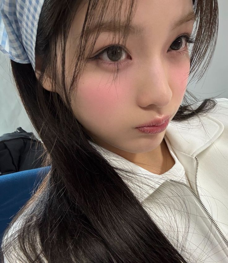Behind-the-scenes cut of Iroha (ILLIT)