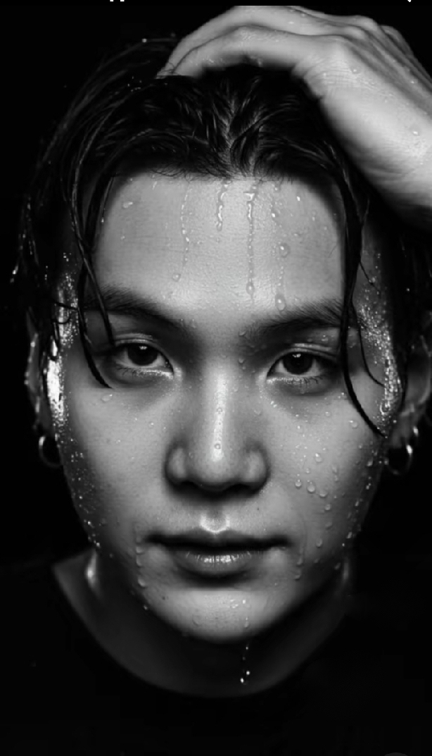 Foto aktivitas terbaru SUGA (BTS)