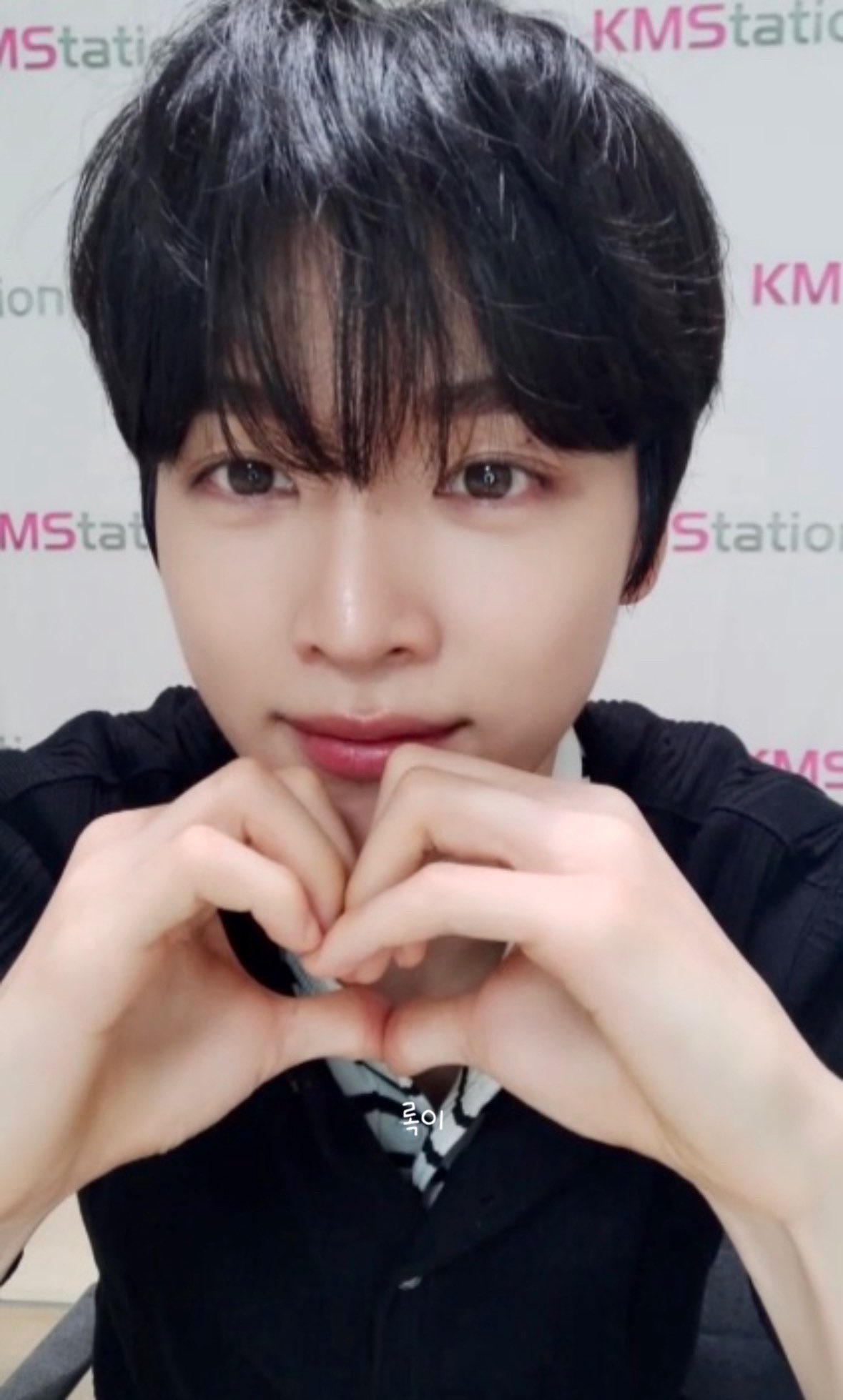 Latest photo of Sungchan (RIIZE)