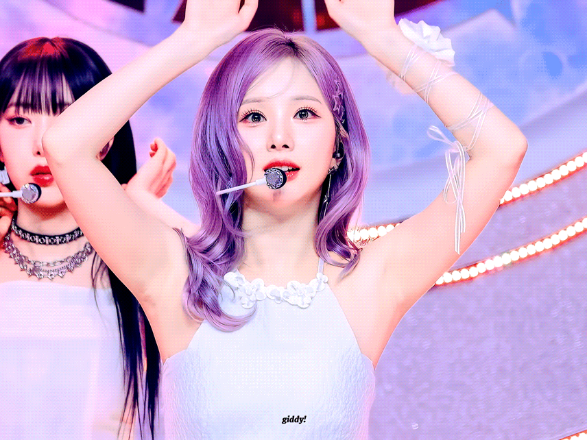A moment captured by Eunha (GFRIEND, VIVIZ)'s fan
