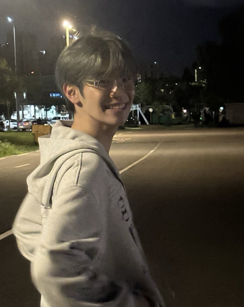Recent activity shot of Kim Taerae (ZEROBASEONE)