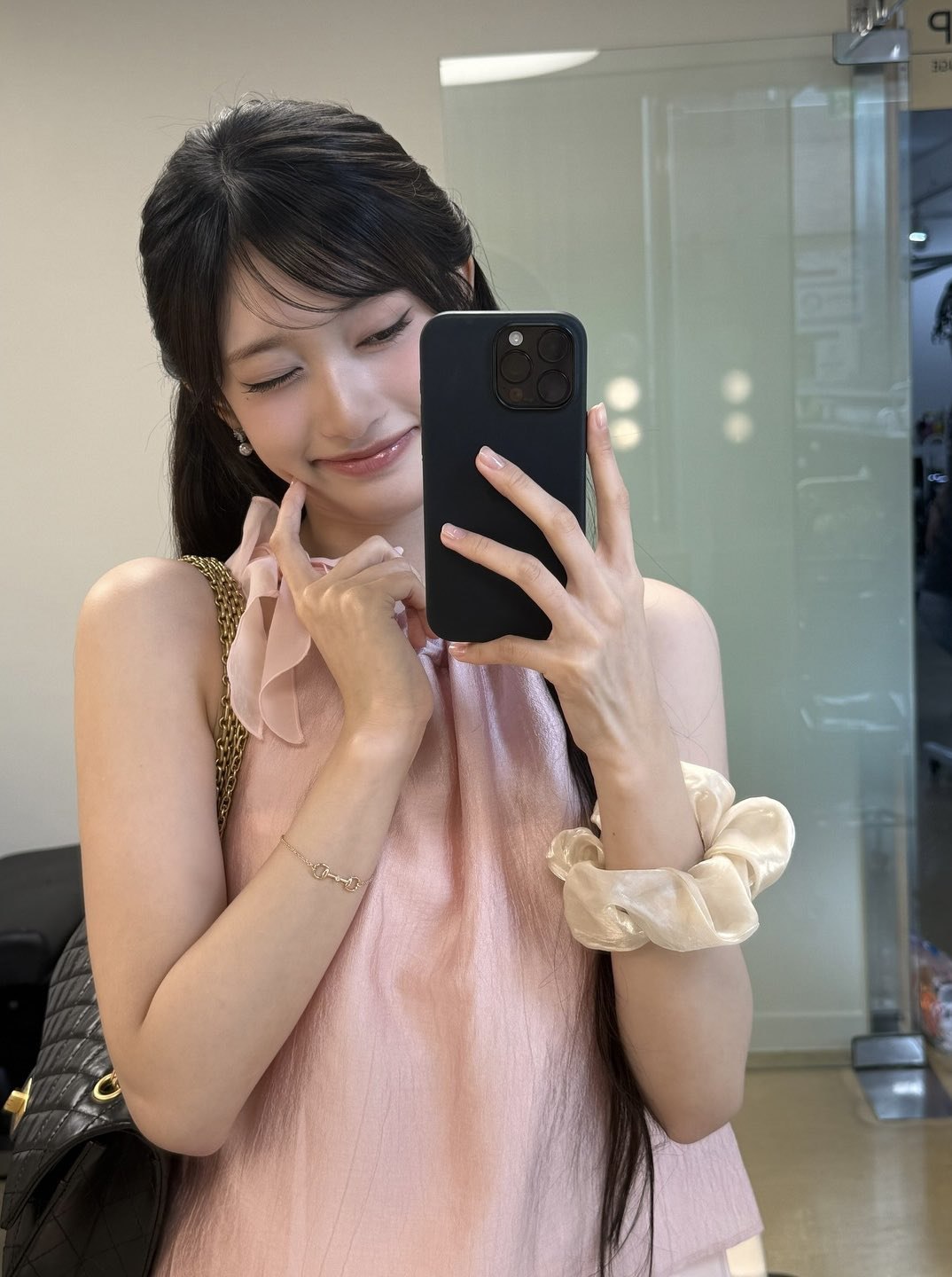 A moment captured by Leeseo (IVE)'s fan