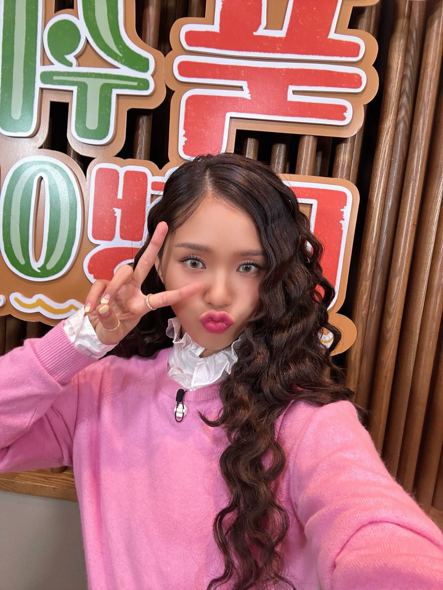 A moment captured by OH MY GIRL's fan