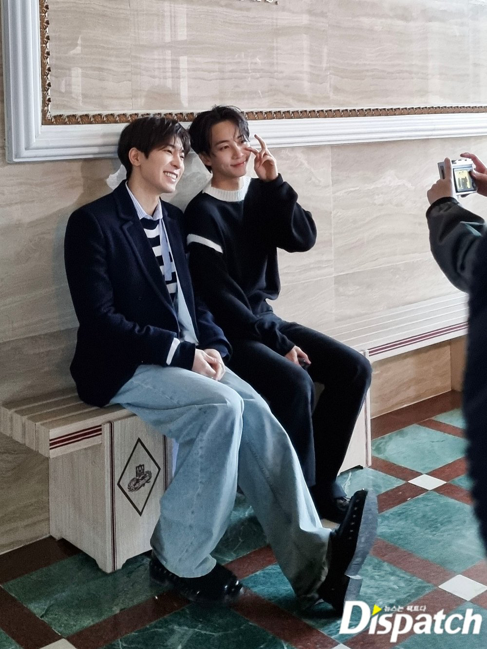 A moment captured by Jeonghan (SEVENTEEN)'s fan