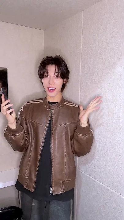 Behind-the-scenes cut of n.SSign