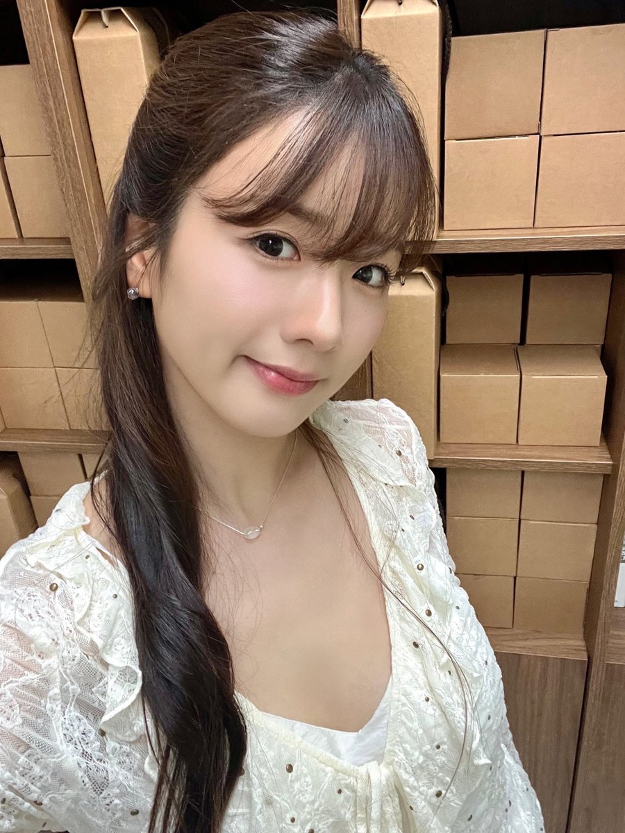 Behind-the-scenes cut of Apink