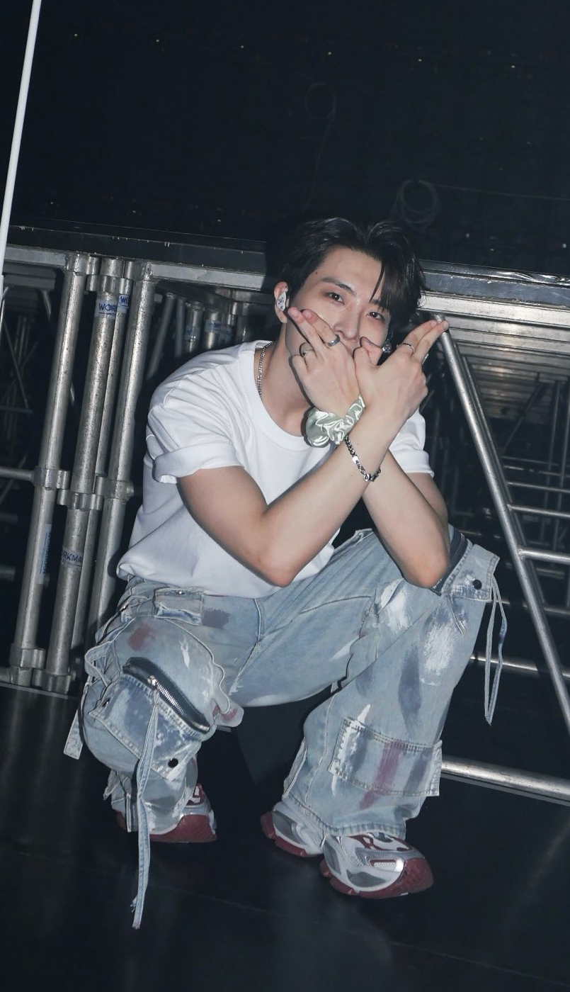 A heartfelt wallpaper shared by Youngjae (GOT7)'s fans