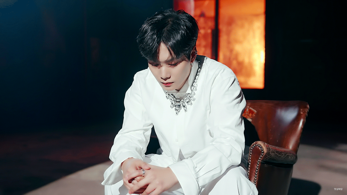 A moment captured by Kim Jonghyeon's fan