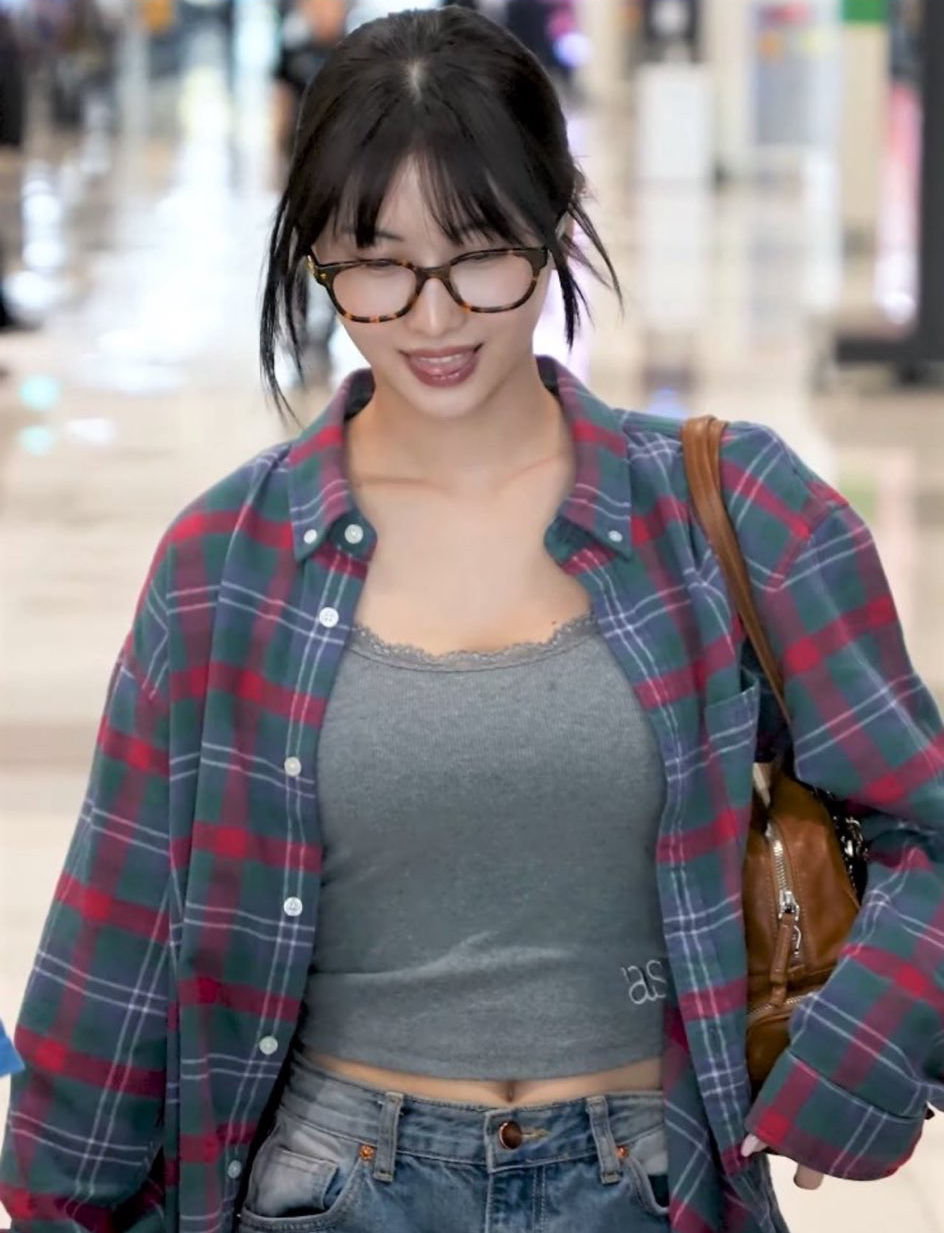 Momo (TWICE)的最新活動照片