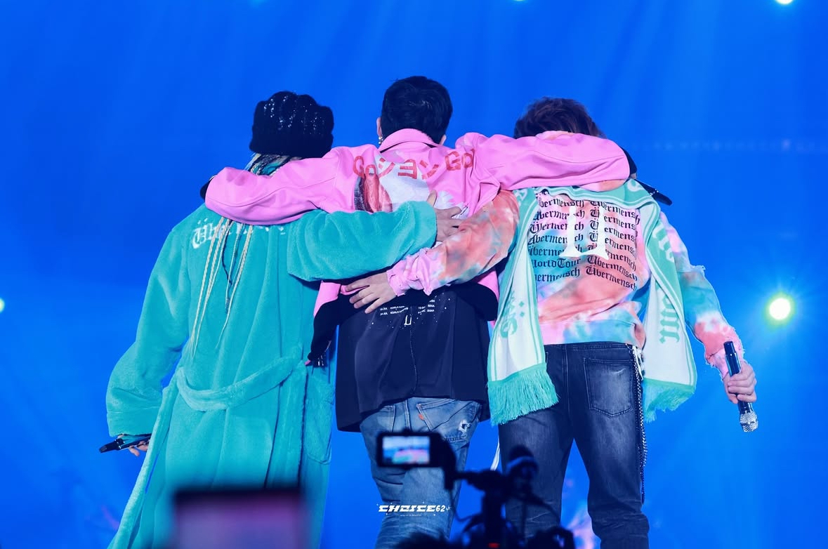 Foto aktivitas terbaru G-DRAGON (BIGBANG)