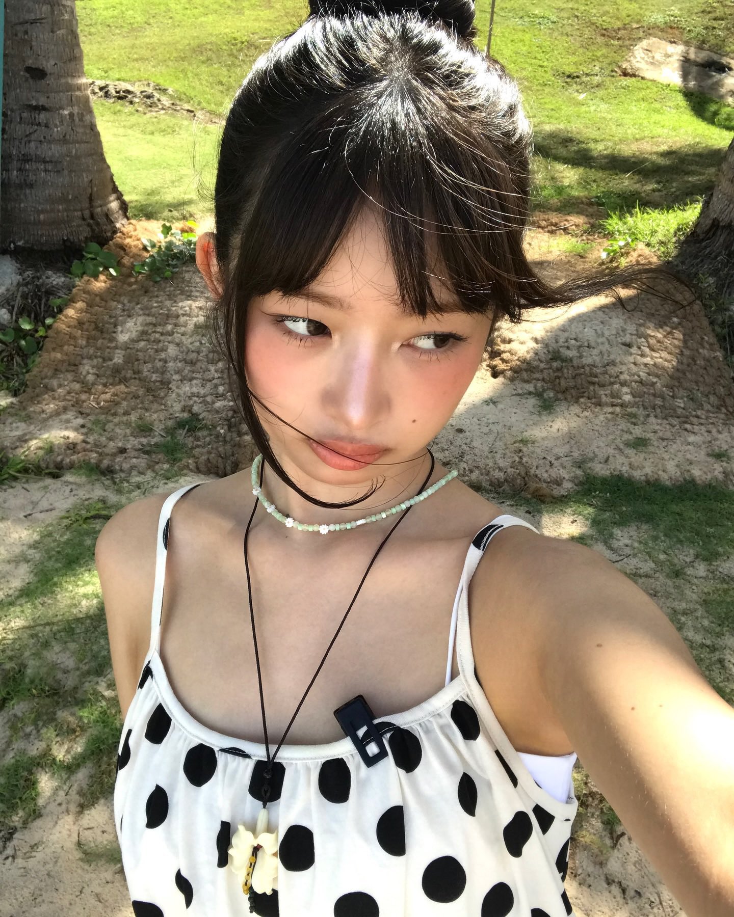Behind-the-scenes cut of Rei (IVE)