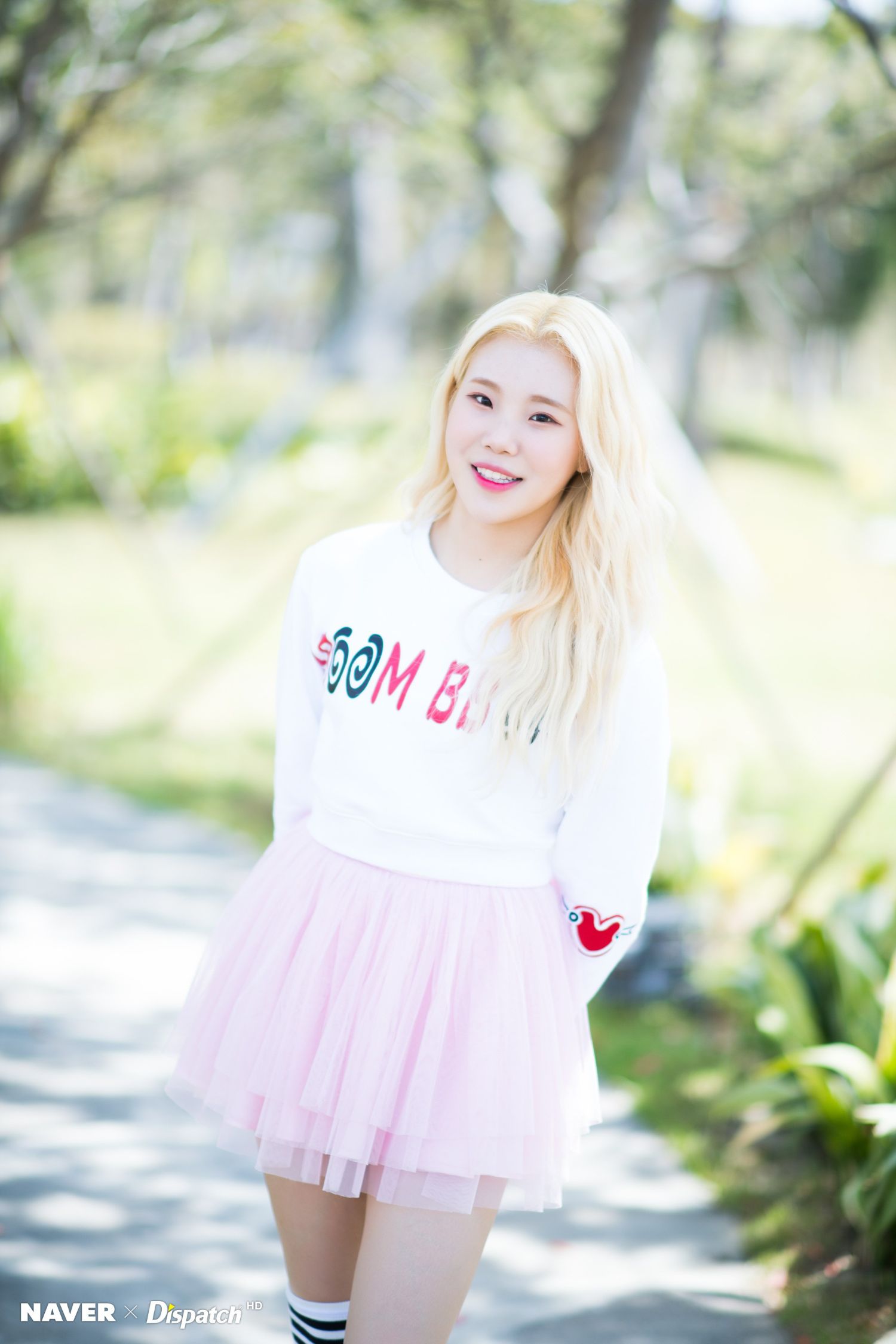 Behind-the-scenes cut of MOMOLAND