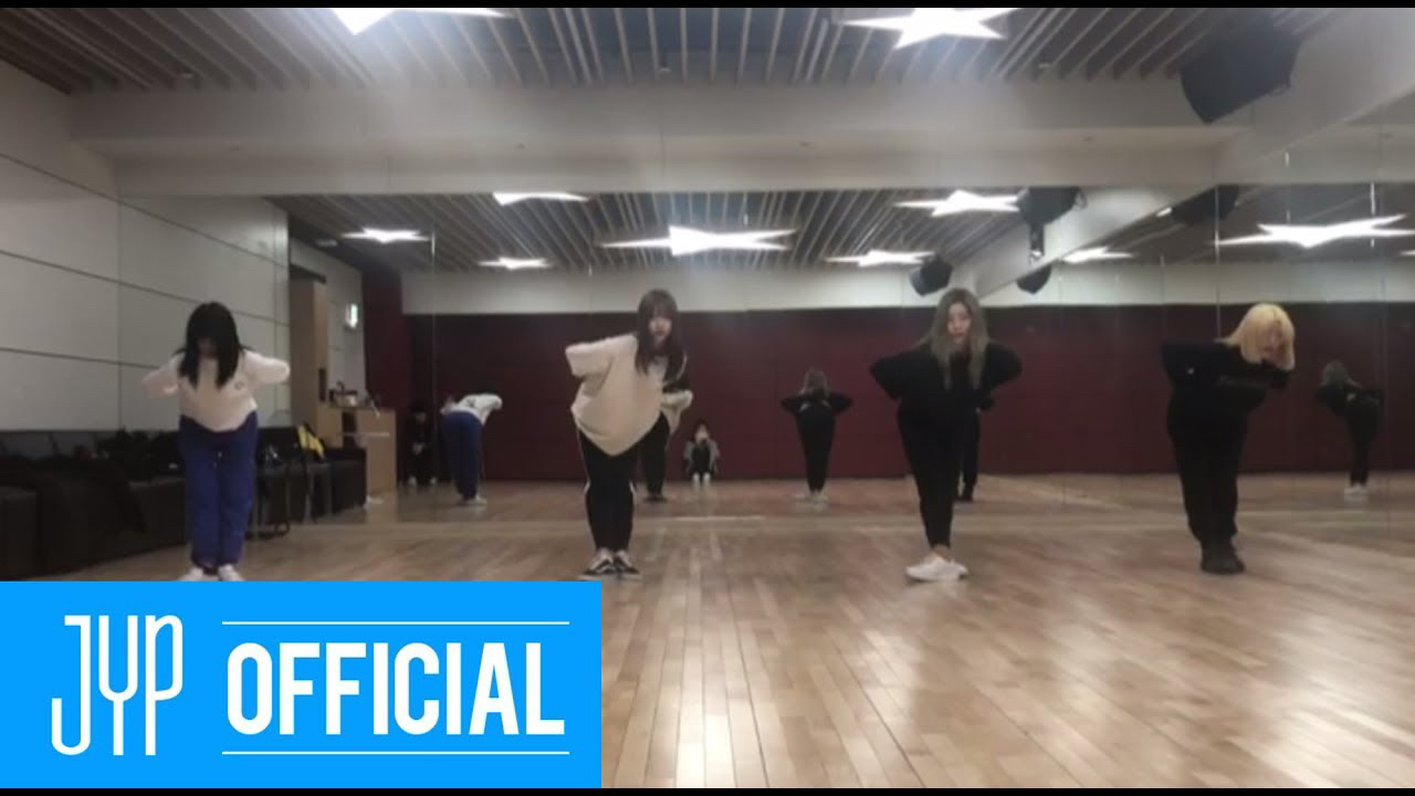 Behind-the-scenes cut of Momo (TWICE)