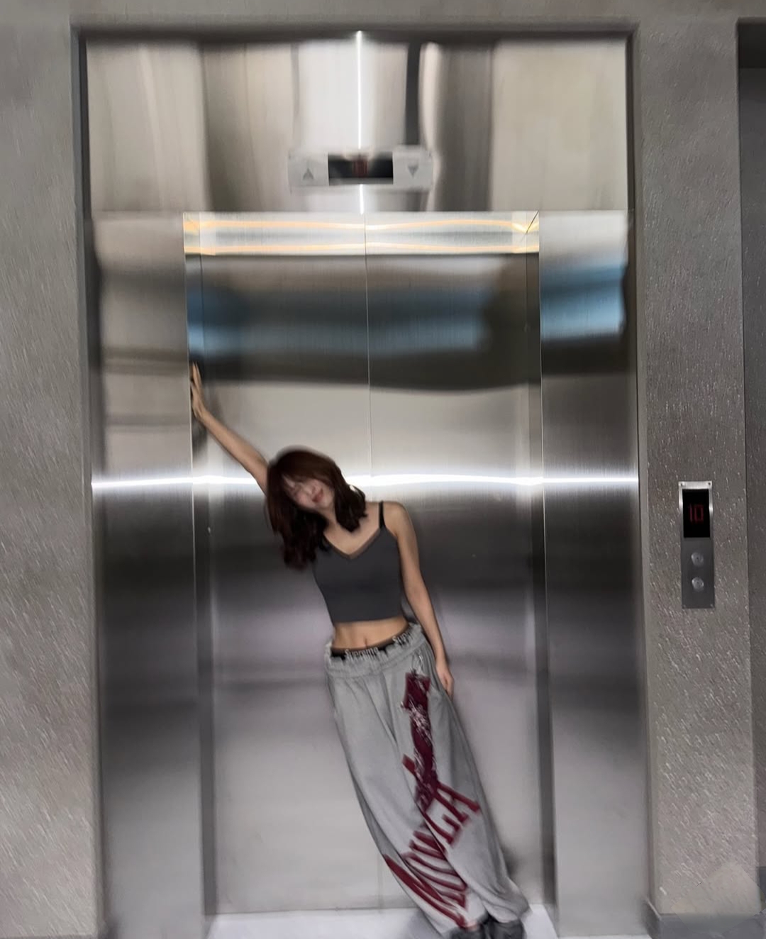 Foto terbaru Momo (TWICE)