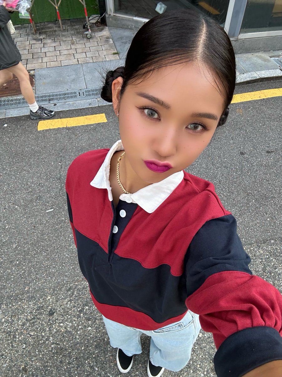 A moment captured by OH MY GIRL's fan