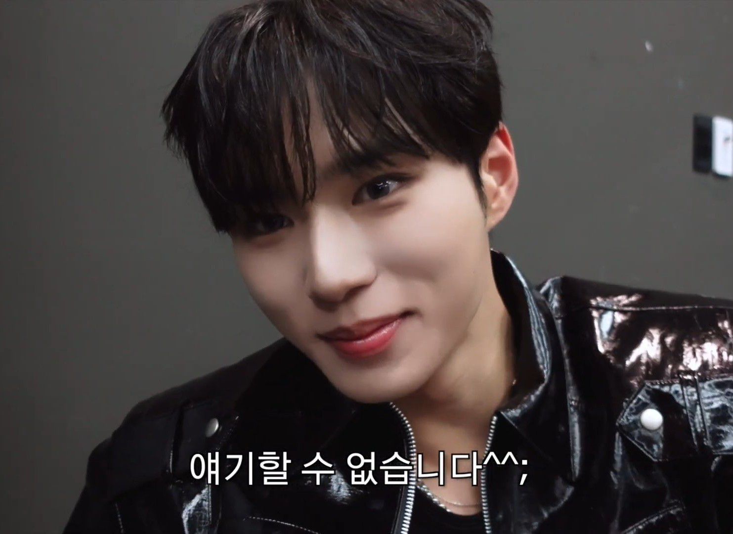 Behind-the-scenes cut of Kim Junseo (ALPHA DRIVE ONE)