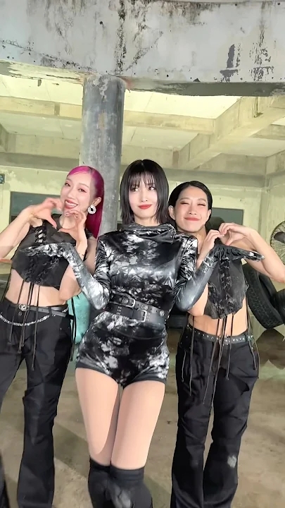Momo (TWICE)的幕后花絮