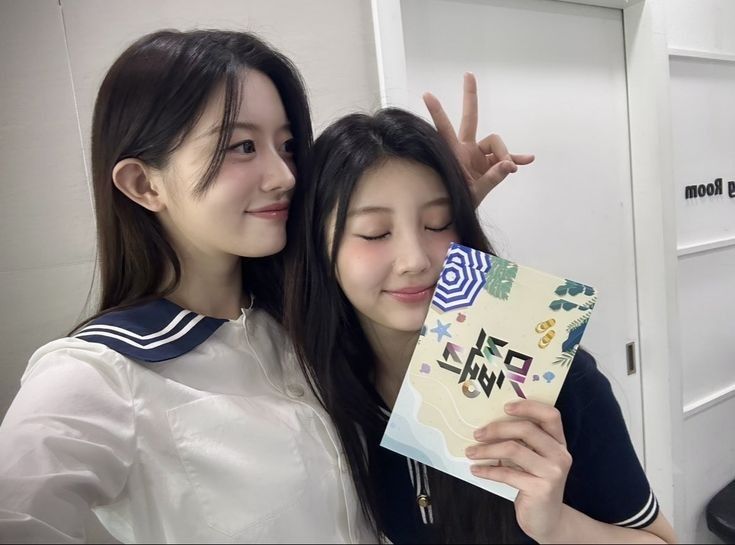 Behind-the-scenes cut of Wonhee (ILLIT)
