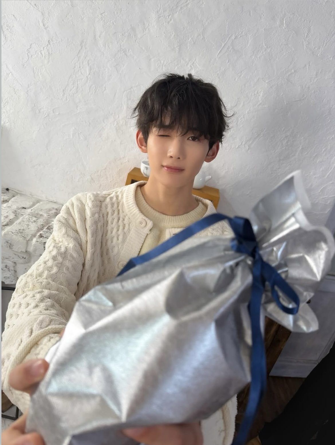 Behind-the-scenes cut of Jo (&TEAM)