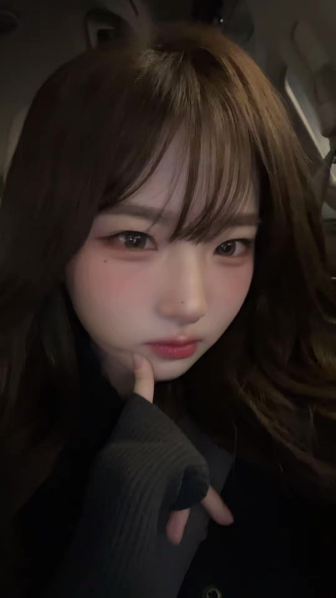 A heartfelt wallpaper shared by tripleS's fans