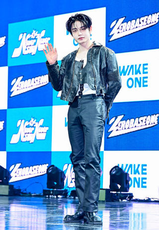 A moment captured by Kim Jiwoong (ZEROBASEONE)'s fan