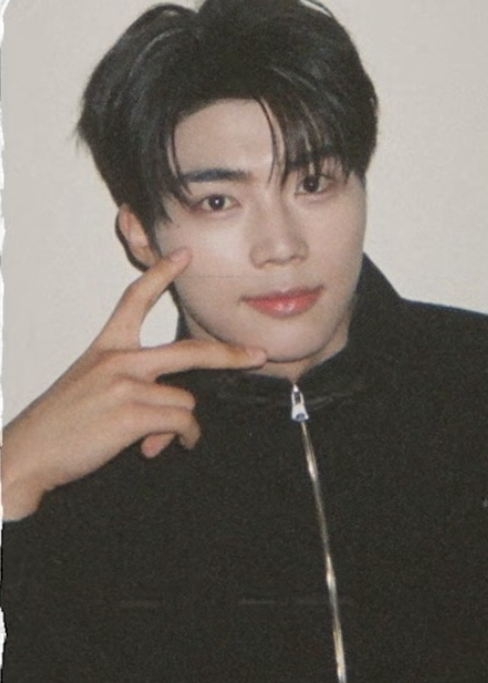 Behind-the-scenes cut of Park Gunwook (ZEROBASEONE)