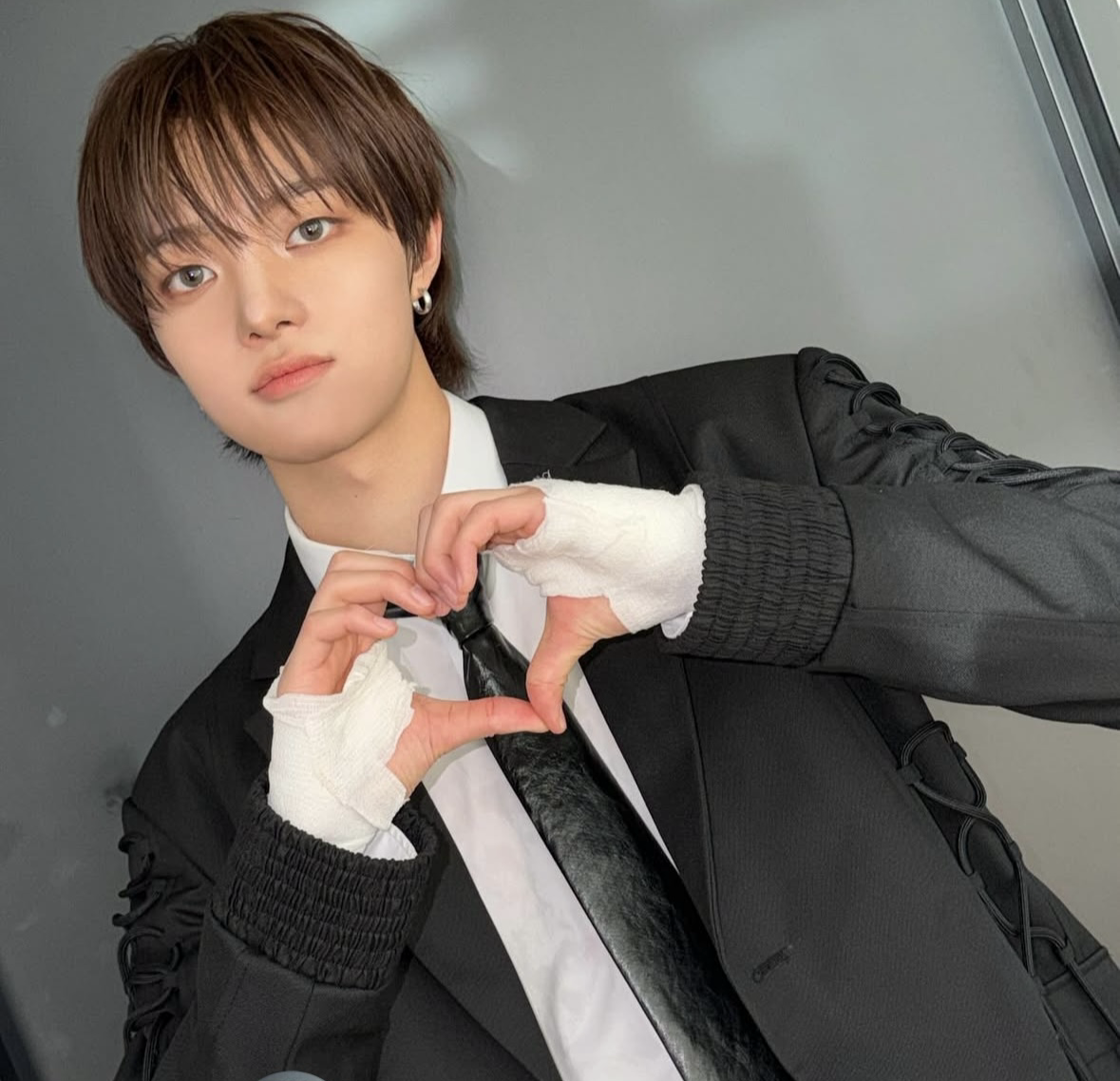 Behind-the-scenes cut of EJ (&TEAM)