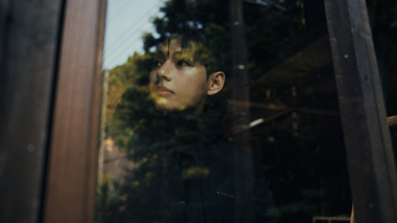 Behind-the-scenes cut of V (BTS)