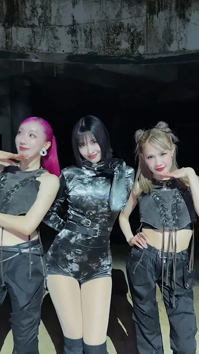 A moment captured by Momo (TWICE)'s fan