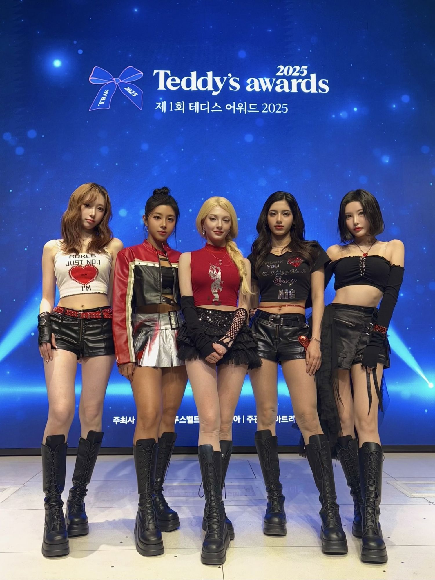 飯田栞月 (ME:I)の舞台裏ショット