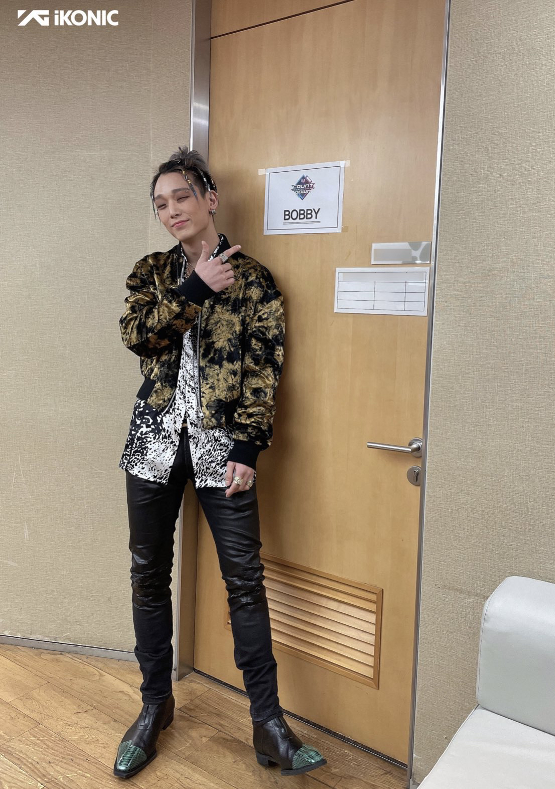 A moment captured by BOBBY (iKON)'s fan