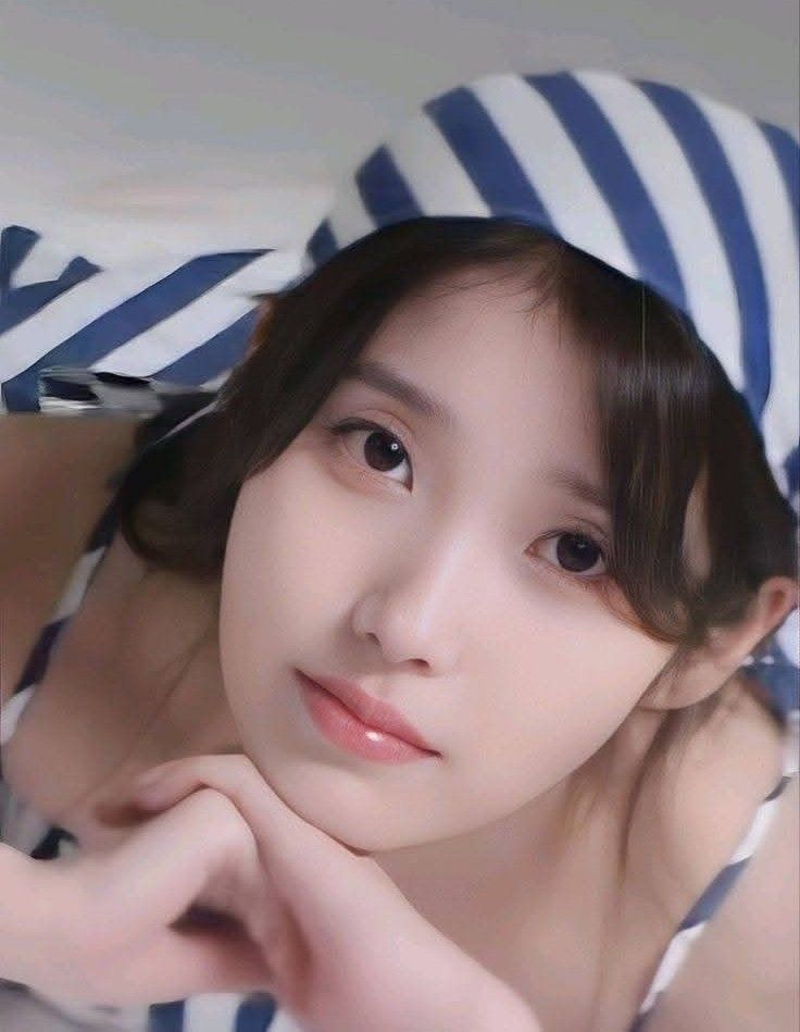 Behind-the-scenes cut of IU