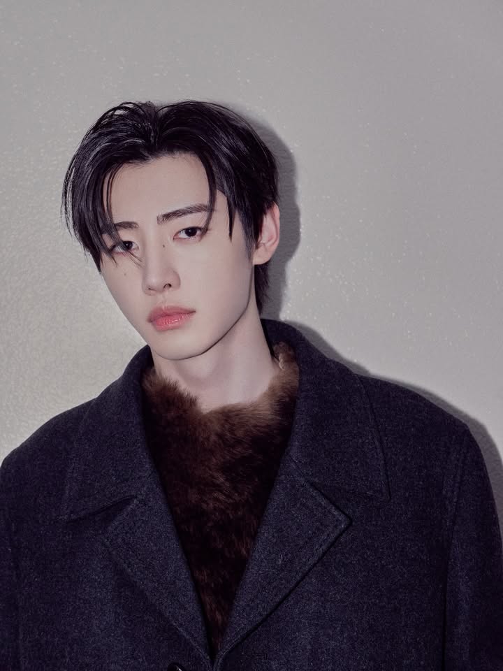 Latest photo of Sunghoon (ENHYPEN)