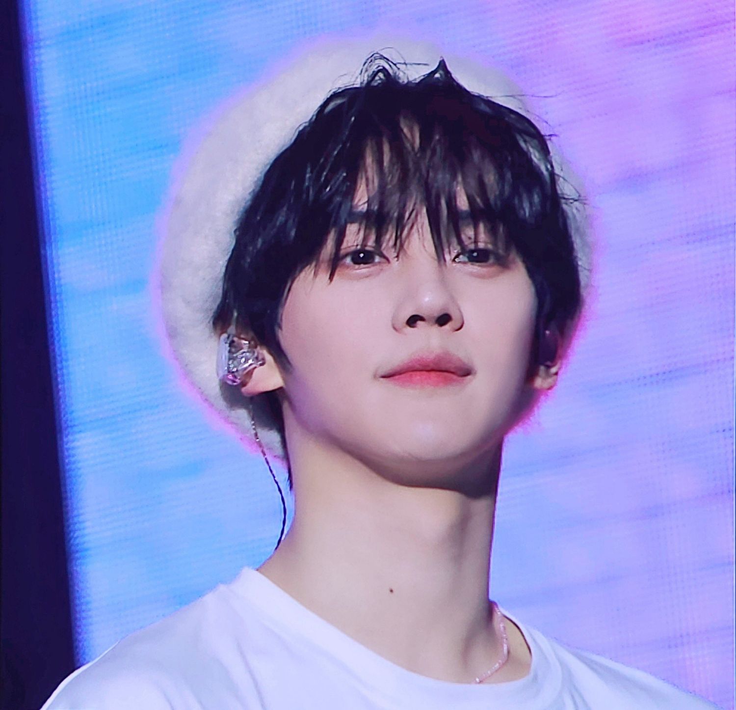 キム・ギュビン (ZEROBASEONE)の舞台裏ショット