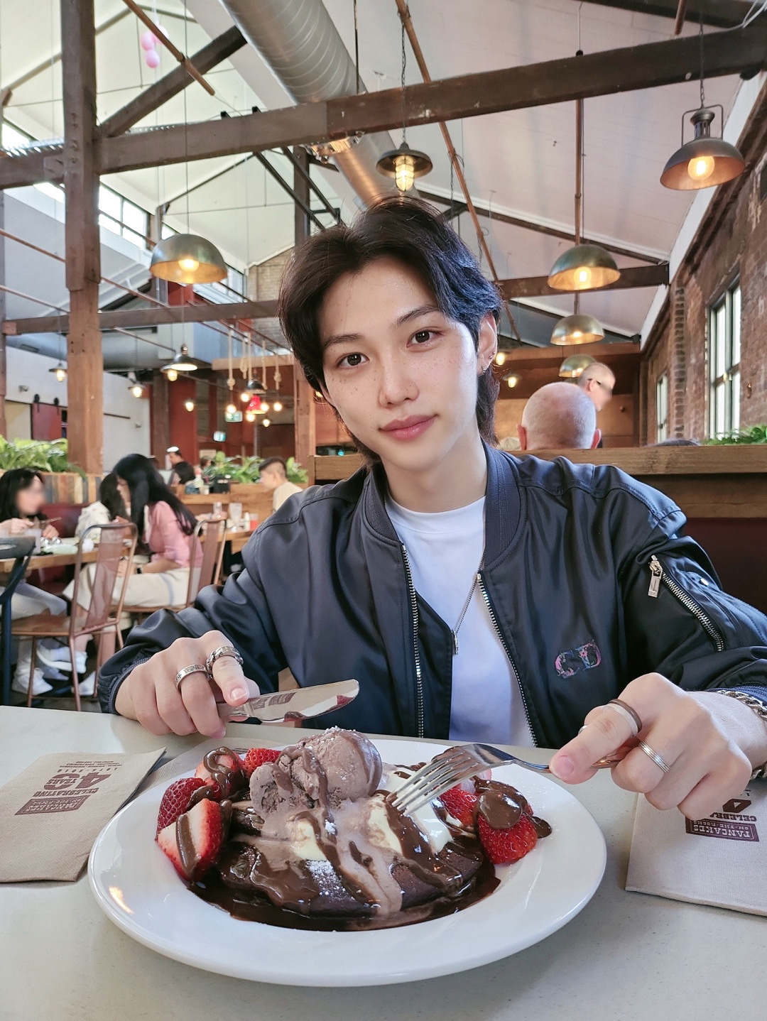 Latest photo of Felix (Stray Kids)