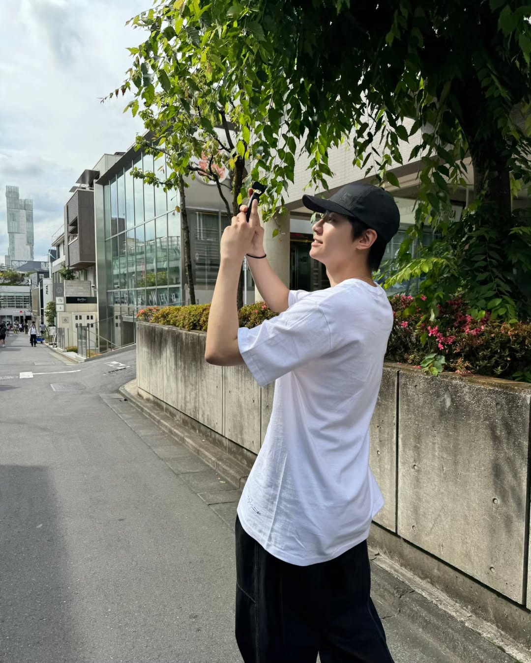 Behind-the-scenes cut of Lee Jinhyuk