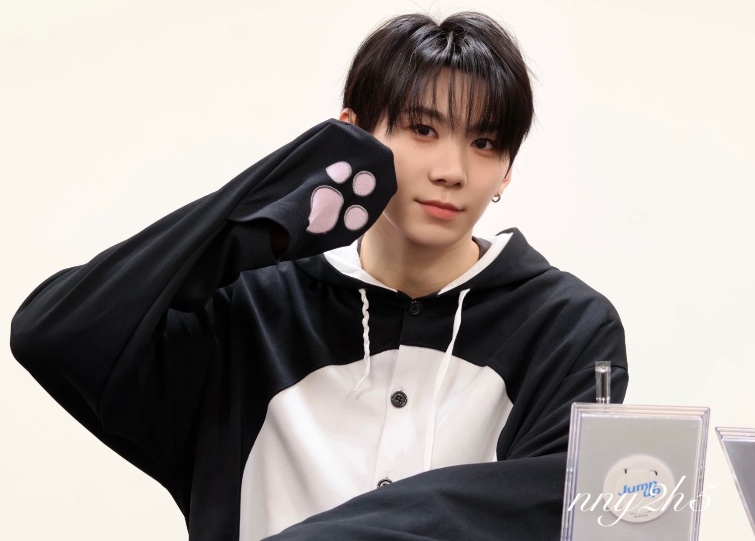 A moment captured by Park Han (AHOF)'s fan