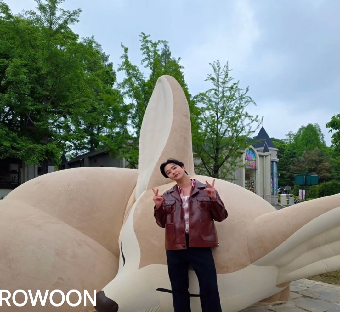 A moment captured by Rowoon's fan