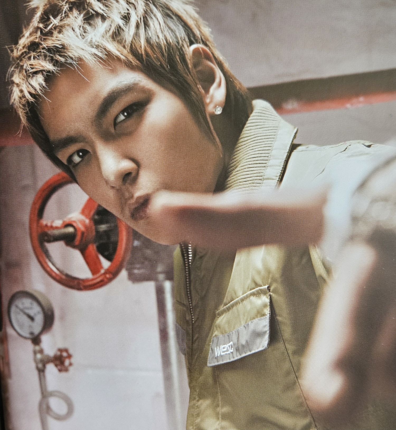 A moment captured by T.O.P's fan